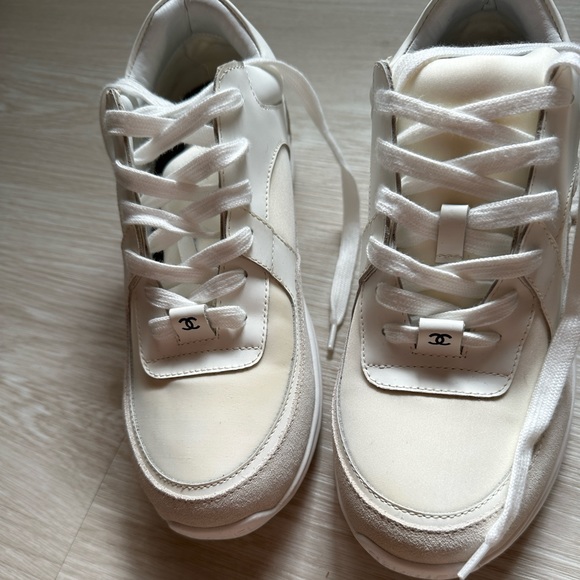 Used chanel sneaker size 39 - Picture 2 of 4